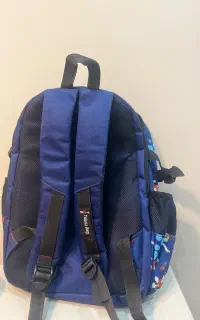 کیف مدرسه  و پرده