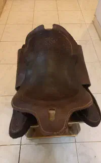 زین اسب چرم