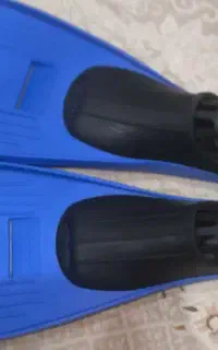 کفش غواصی و استخر