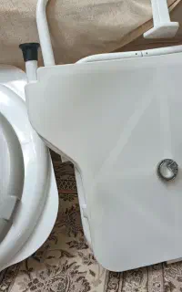 توالت فرنگی نصب‌ به دیوار تاشو (دست دوم تمیز)