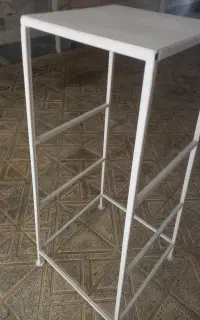 چهار پایه فلزی