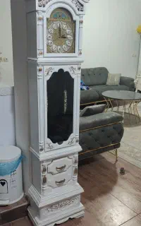 بوفه و ساعت سفید طلایی