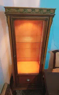 بوفه دارای نور هالوژن