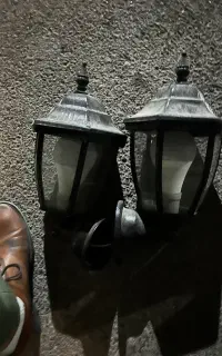 چراغ دیواری با لامپ