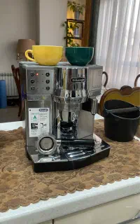 اسپرسوساز دلونگی خانگی نیمه اتوماتیک EC850M