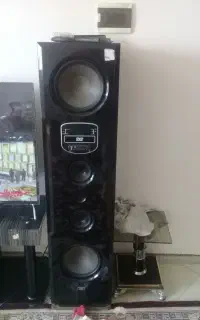 یه جفت باند و اسپیکر غول پیکر