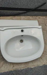 روشویی بزرگ پایه دار