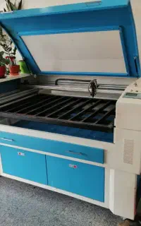 دستگاه لیزر برش و حکاکی سوآن سالم و آماده کار