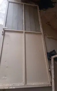 درب آهنی با چارچوب
