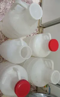 تعدادی دبه تمیز