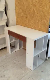 میز تحریر کتابخانه ای