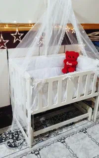 فروش تخت چوبی نوزاد نوه نو اصلا استفاده نشده