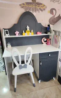 میز تحریر و صندلی و شلف
