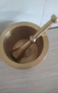 هونگ دسته برنجی صفر است وزنش ۲/۶۰۰هست ارسال داریم