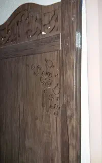 صندلی چرخدار،میز،پاراوان،رخت آویز،فرش نمدی