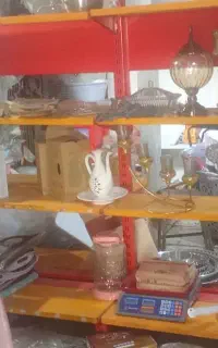 یه قفسه وسط لچکی ستون