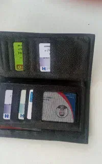 کیف پول وکارتریج شده که شامل گواهینامه وکارتها