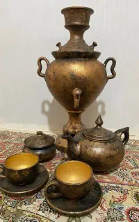 سماور و قوری قندان و لیوان سفالی