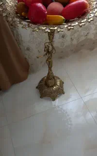 گلدان برنز فرشته کنار سالنی برنز