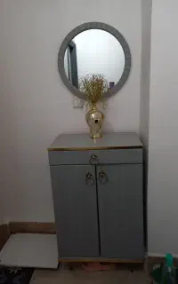 جاکفشی چهار طبقه و آیینه