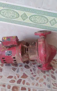 پمپ آب شوفاژ خانه