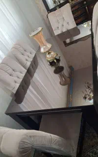فرش و میز ناهار خوری
