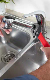 نصب وتعمیر انواع شیرآلات ولوله کشی سردوگرم وفاظلاب