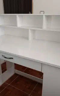 میز تحریر سفید