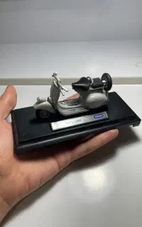ماکت فلزی موتور وسپا 125cc ویلی با جعبه نو