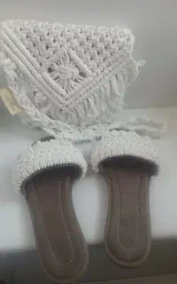 کیف و دمپایی سنتی دستبافت مکرمه سفید