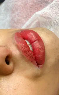این اگهی مخصوص تو که لبهای تیره ای داری هست