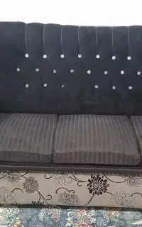 یک سرویس مبل هفت نفره