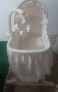 تخت کنار مادر