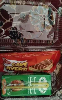 کیک و آب میوه