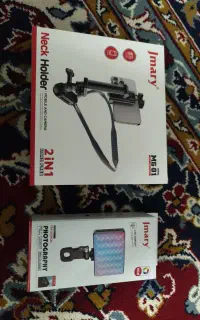 یک عدد نور RGB جیبی و یک هولدر گردنی