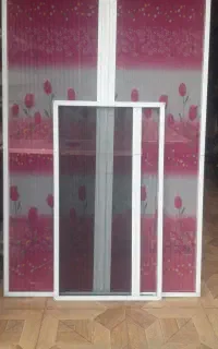 توری پلیسه پنجره دو جداره