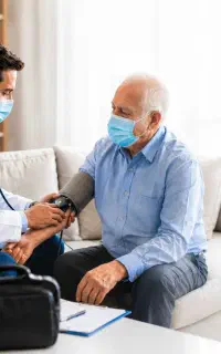 ویزیت پزشک در منزل و تزریقات توسط پرستار