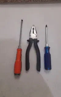با یک جفت کفش کار طاق میزنم