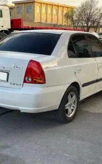 یک دستگاه هیوندا ورنا مدل۹۰اتومات