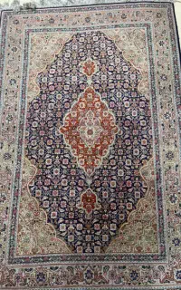 فرش دستباف یک در یک و نیم متر طرح ماهی