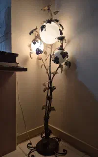 آباژور ایستاده