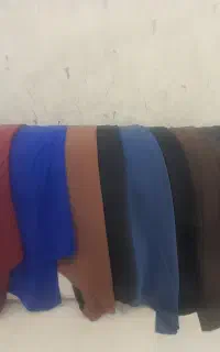 تعدادی مقنعه رنگی
