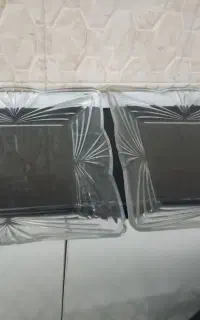 تعدادی ظروف شیشه ای