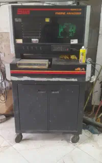 مکانیک باطری ساز تعمیرکار کامپیوتر خودرو