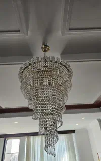 دو عدد لوستر پله ای در ابعاد بزرگ و کوچک