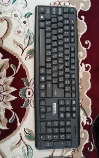 میز کامیپوتر در حد نو و کیبورد
