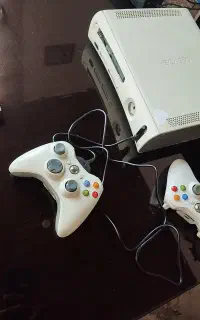 ایکس‌باکس ۳۶۰ دو دسته