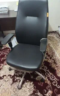 صندلی چرخ دار و میز