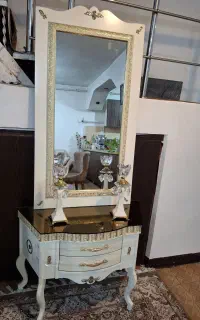 اینه و شمعدون کنسول