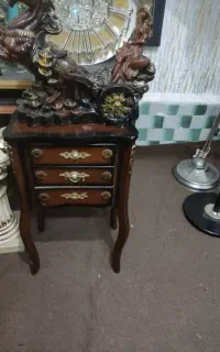 میز تلفن با مجسمه در حد